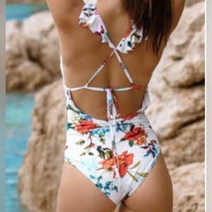 ☀️NWT CUPSHE Womens Swimsuit Ruffle Deep VNeck Strappy Swimwear Bathing Su…